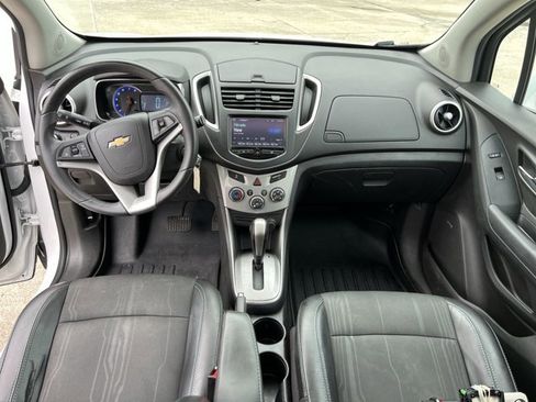 Used 2016 Chevrolet Trax LT w/ LT Sun and Sound Package FWD image 21