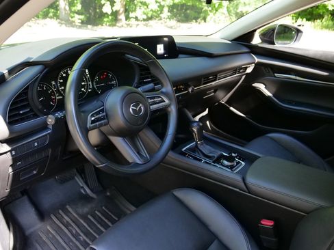 Used 2021 MAZDA MAZDA3 s FWD image 2