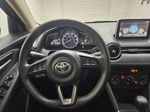 Used 2019 Toyota Yaris LE FWD image 13