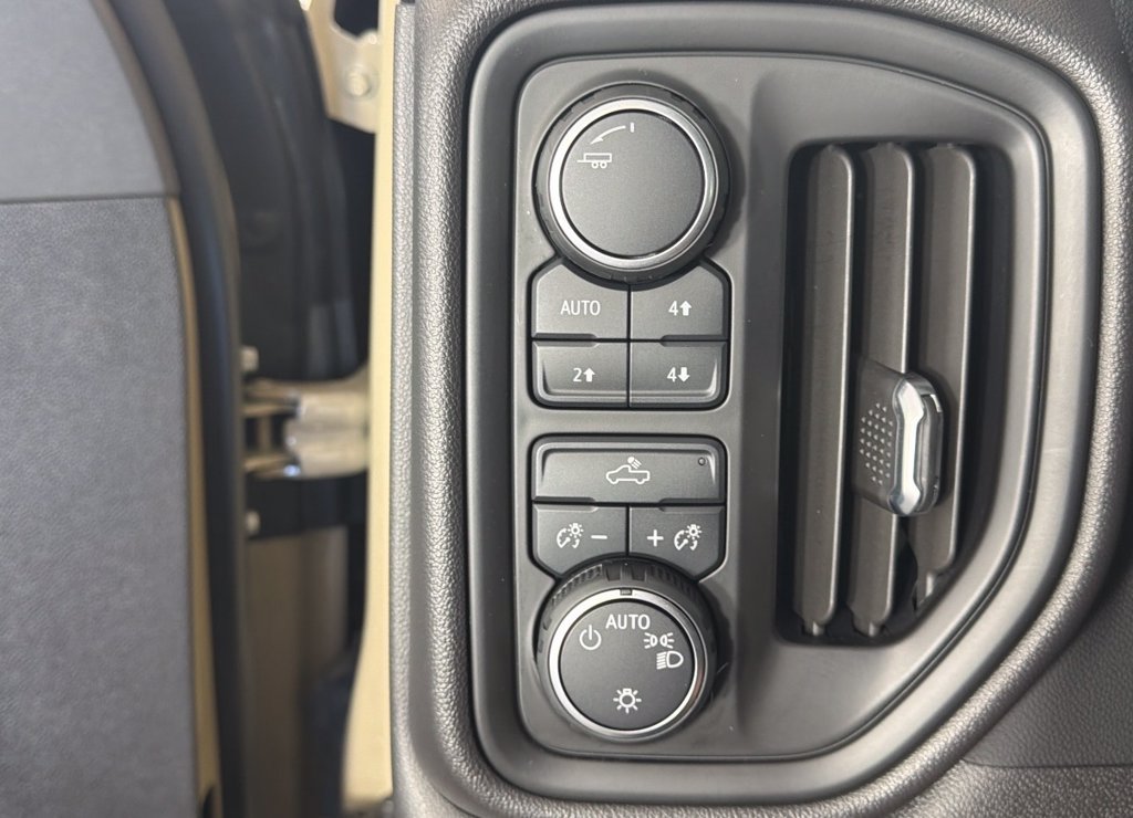 Used 2023 Chevrolet Silverado 1500 Custom Trail Boss w/ LPO, Dark Essentials Package AWD/4WD image 15