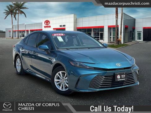 Used 2025 Toyota Camry LE image 1