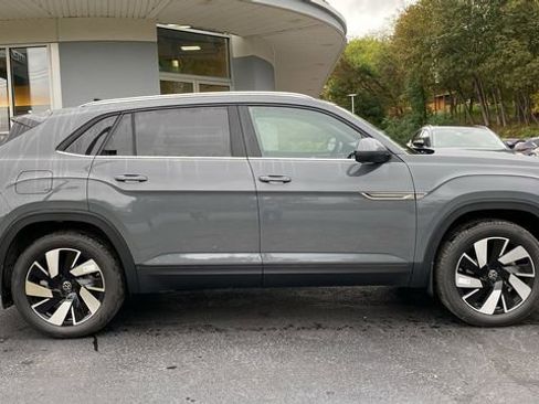 New 2026 Volkswagen Atlas Cross Sport SE AWD/4WD image 4