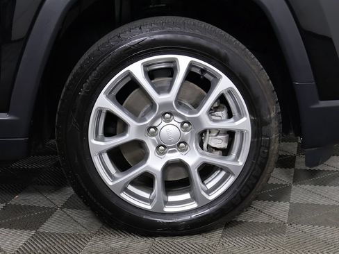 Used 2024 Jeep Compass Latitude w/ Sun and Sound Group AWD/4WD image 21