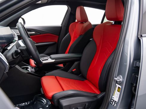 Certified 2025 BMW X2 xDrive28i w/ Premium Package image 16