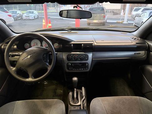 Used 2005 Chrysler Sebring GTC w/ Security Group image 9