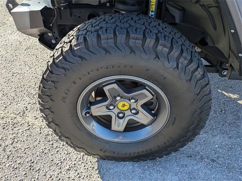 Used 2021 Jeep Gladiator Rubicon image 10