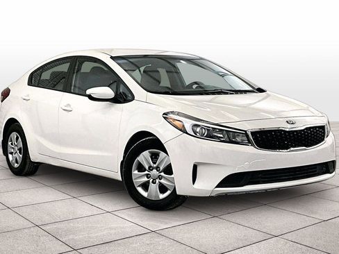 Used 2017 Kia Forte LX image 2
