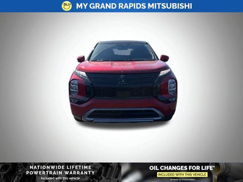 New 2025 Mitsubishi Outlander SE image 3