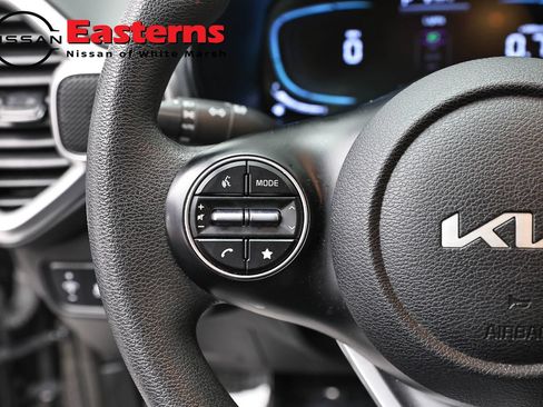 Used 2025 Kia Soul LX w/ LX Technology Package FWD image 15