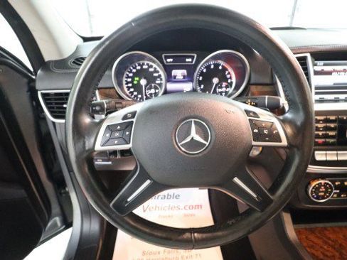 Used 2016 Mercedes-Benz GL 550 4MATIC image 25