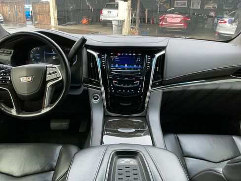 Used 2017 Cadillac Escalade ESV Platinum image 15