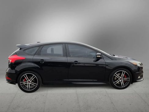 Used 2018 Ford Focus ST image 9
