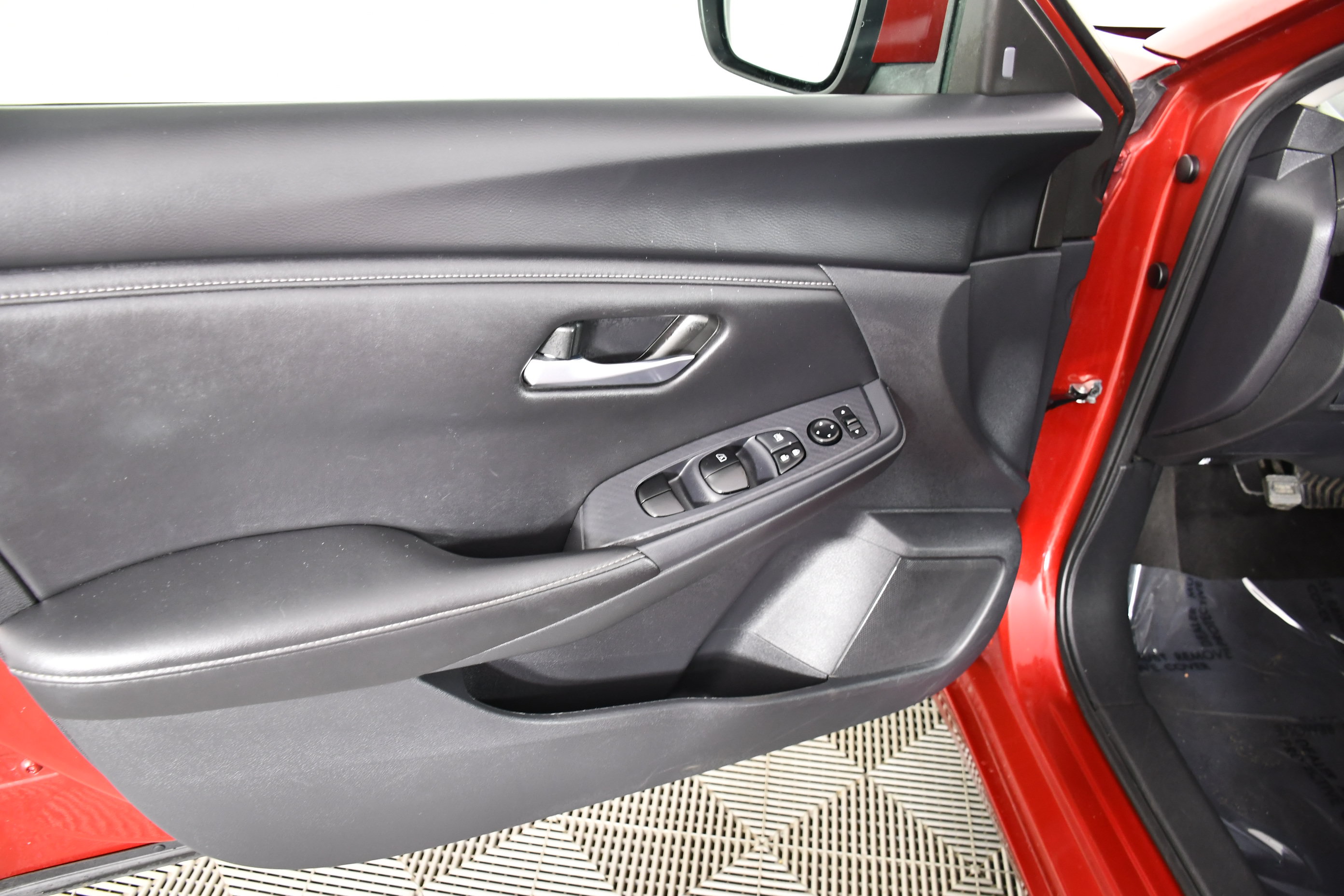 Used 2024 Nissan Sentra SV FWD image 33