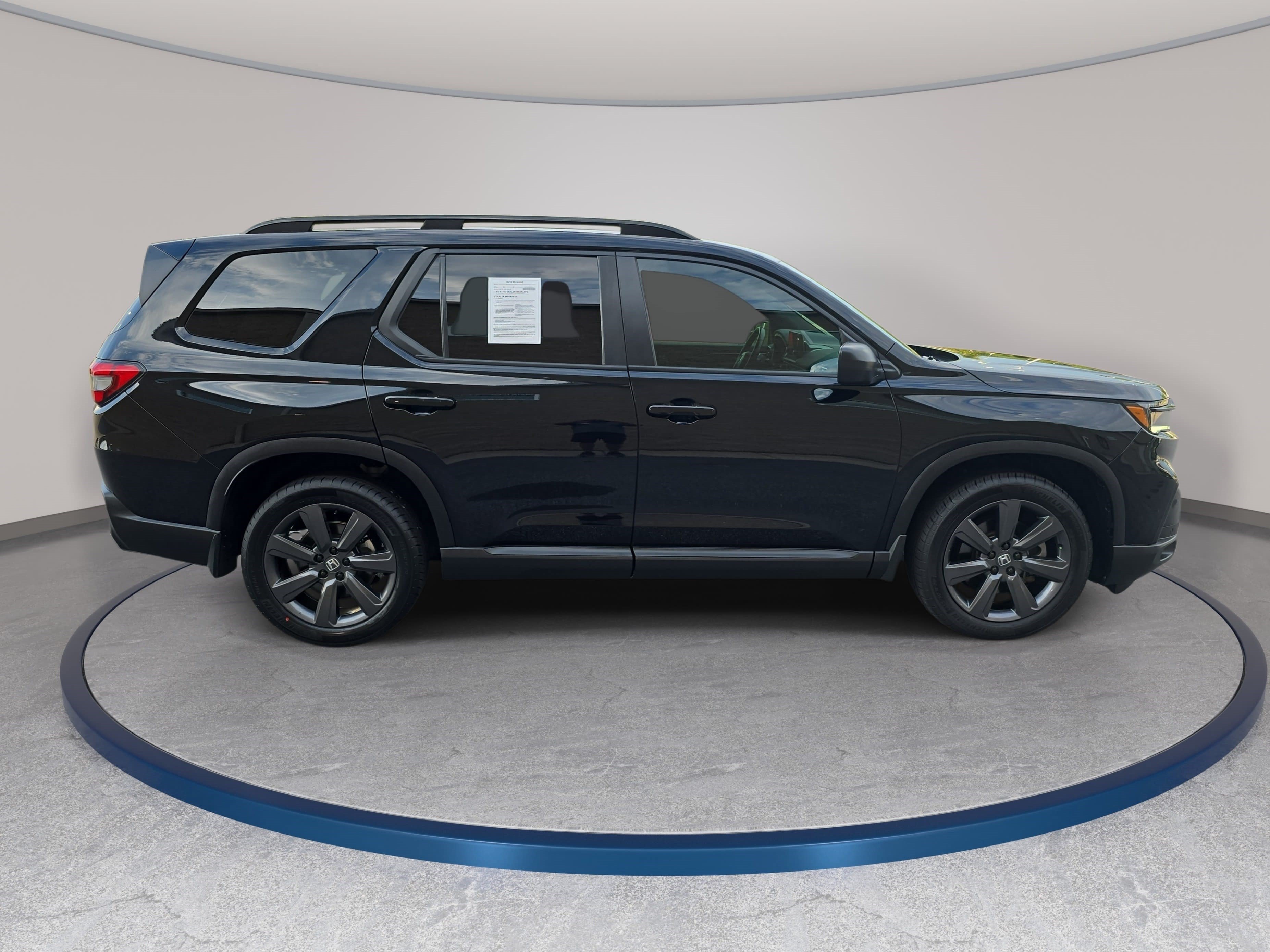 Used 2025 Honda Pilot Sport image 4