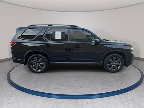 Used 2025 Honda Pilot Sport image 4