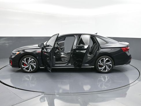 Used 2023 Volkswagen Jetta GLI Autobahn image 37