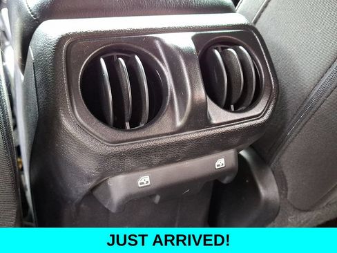 Used 2018 Jeep Wrangler Unlimited Sport S AWD/4WD image 11