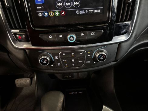 Used 2024 Chevrolet Traverse LT FWD image 17