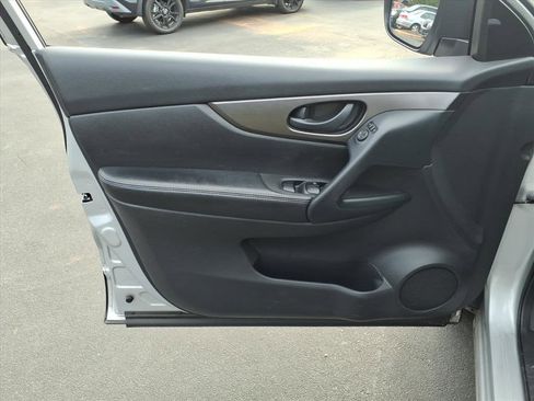 Used 2020 Nissan Rogue Sport S image 7