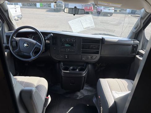 Used 2018 Chevrolet Express 3500 Extended w/ Power Convenience Package RWD image 12