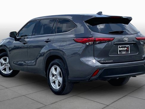 Used 2021 Toyota Highlander LE FWD image 12
