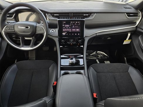 New 2025 Jeep Grand Cherokee L Altitude image 15