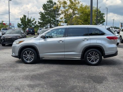 Used 2018 Toyota Highlander XLE image 12