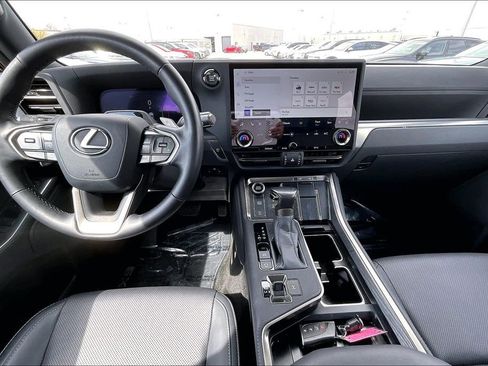 Used 2024 Lexus GX 550 w/ Accessory Package (Z1) image 19