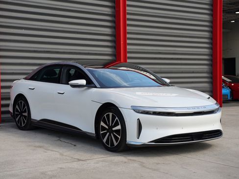 Used 2024 Lucid Air Touring image 3