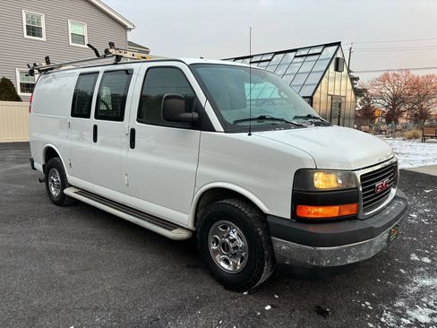 Used 2017 GMC Savana 2500 RWD image 10