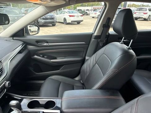 Used 2023 Nissan Altima 2.5 SR w/ SR Premium Package FWD image 14