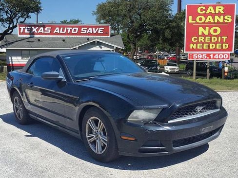 Used 2013 Ford Mustang Convertible RWD image 1