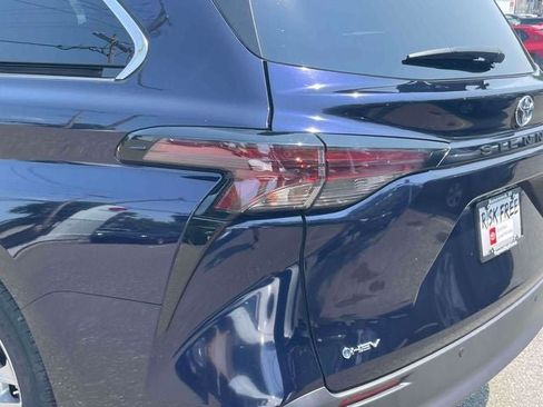 Certified 2025 Toyota Sienna XLE FWD image 13