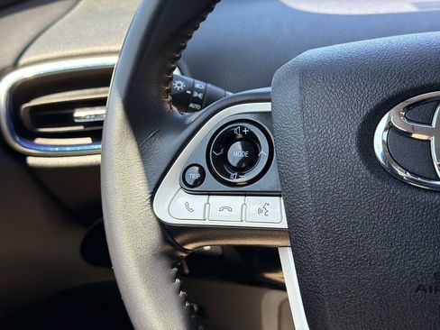 Used 2018 Toyota Prius Three Touring FWD image 17