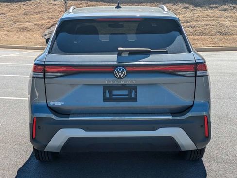 Used 2025 Volkswagen Tiguan S image 5