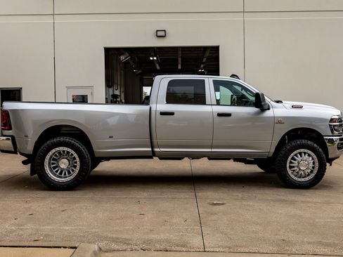 Used 2026 RAM 3500 Tradesman w/ Chrome Appearance Group A AWD/4WD image 11