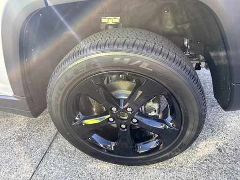 New 2025 Jeep Grand Cherokee Altitude image 20