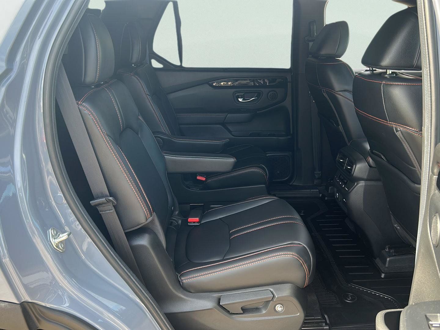 Used 2025 Honda Pilot TrailSport image 23
