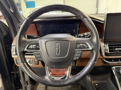 Used 2023 Lincoln Navigator L Reserve image 17