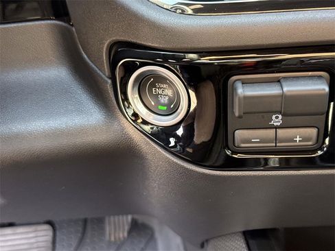 Used 2023 Chevrolet Silverado 1500 ZR2 image 15