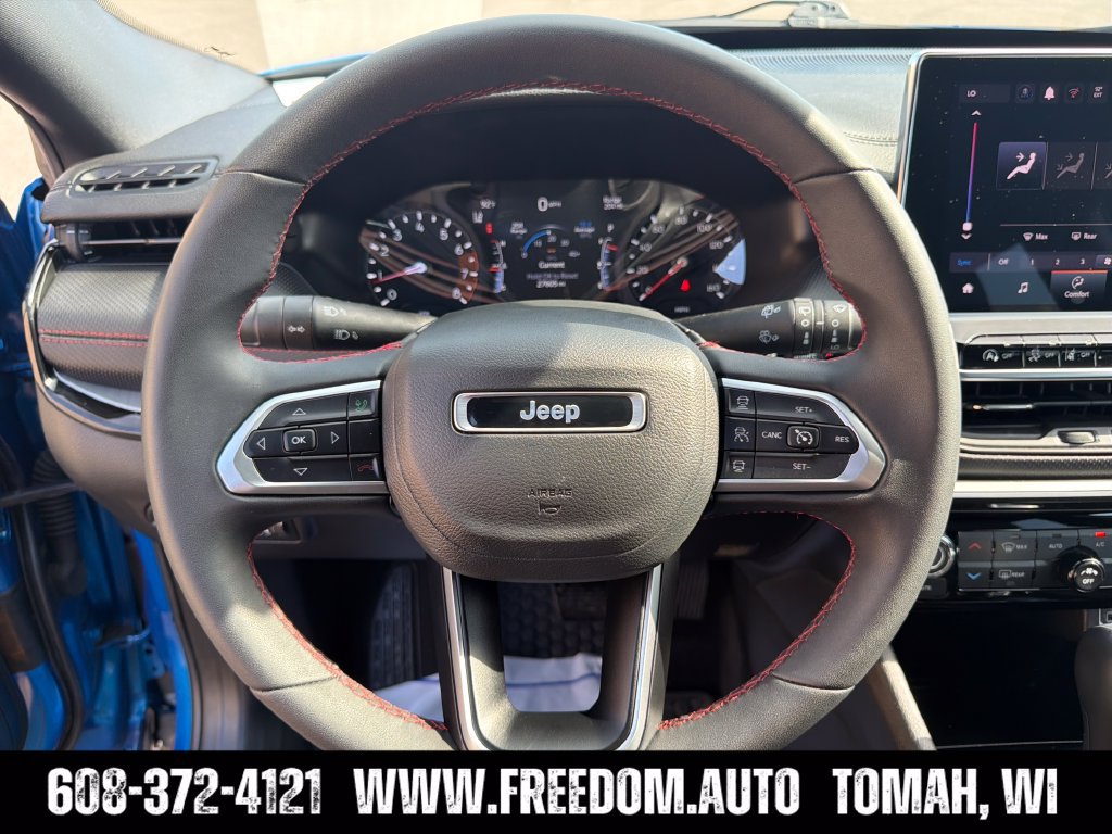 Used 2025 Jeep Compass Trailhawk AWD/4WD image 14