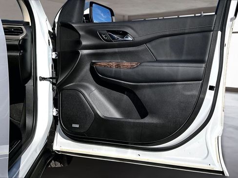 Used 2020 GMC Acadia Denali w/ Technology Package image 28