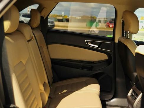 Used 2017 Ford Edge SEL w/ Equipment Group 201A AWD/4WD image 44