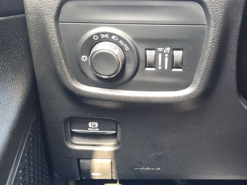 Used 2025 Jeep Grand Cherokee L Altitude AWD/4WD image 23