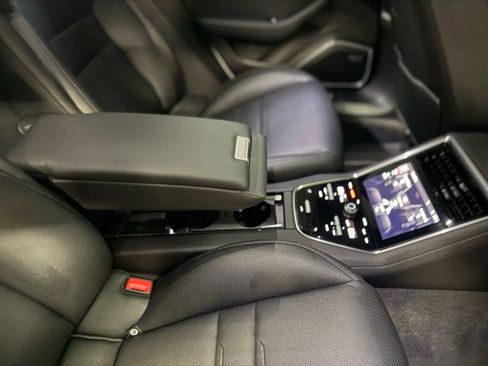 Used 2021 Porsche Panamera image 21