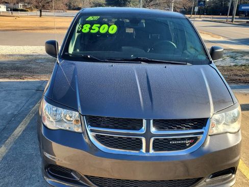Used 2020 Dodge Grand Caravan SE w/ UConnect Hands-Free Group image 1