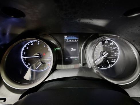 Used 2023 Toyota Camry SE w/ Convenience Package image 17