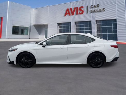 Used 2025 Toyota Camry SE image 10
