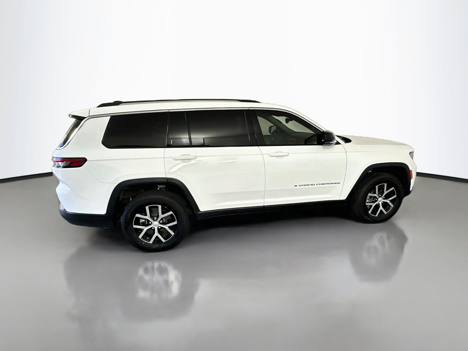 Used 2023 Jeep Grand Cherokee L Limited AWD/4WD image 8