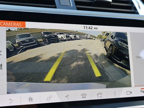 Used 2021 Land Rover Range Rover Sport HST image 4